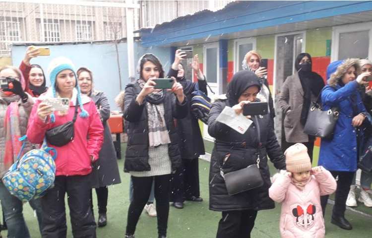 بزرگداشت روز مادر دانش آموزان دبستان علوی 4