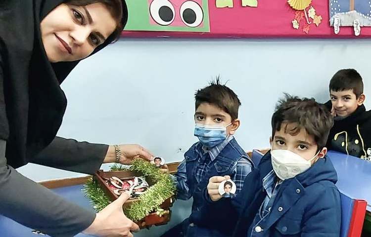 بزرگداشت روز مادر دانش آموزان دبستان علوی 40