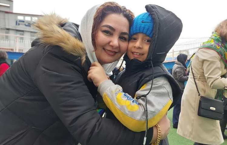 بزرگداشت روز مادر دانش آموزان دبستان علوی 41