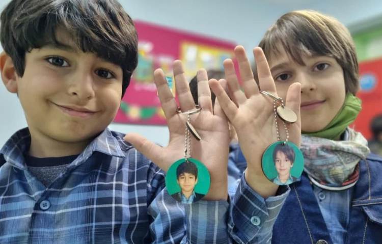 بزرگداشت روز مادر دانش آموزان دبستان علوی 42