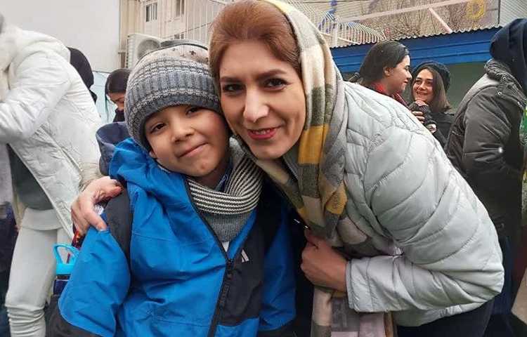 بزرگداشت روز مادر دانش آموزان دبستان علوی 44