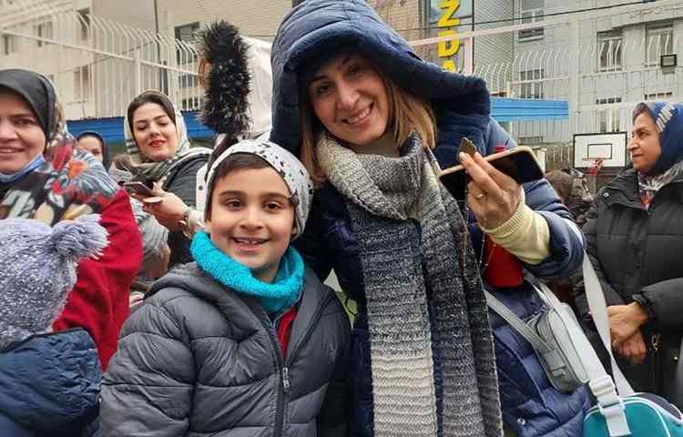 بزرگداشت روز مادر دانش آموزان دبستان علوی 47