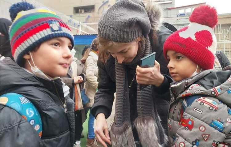 بزرگداشت روز مادر دانش آموزان دبستان علوی 48