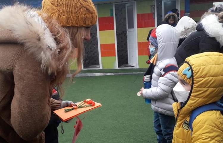 بزرگداشت روز مادر دانش آموزان دبستان علوی 6