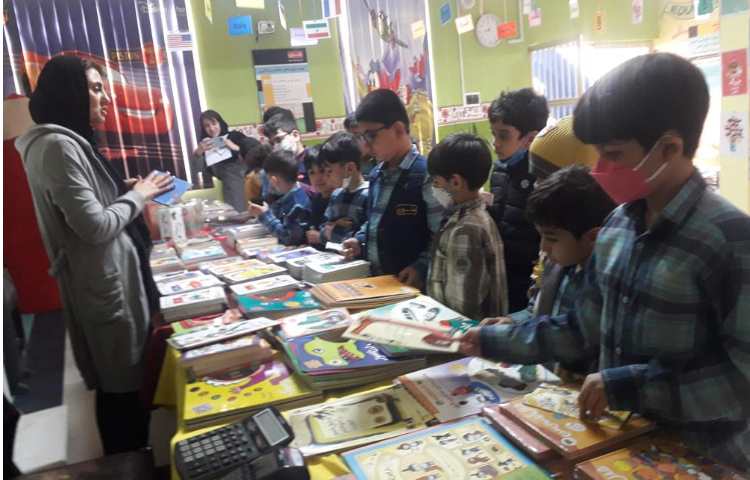 بزرگداشت هفته کتاب و کتابخوانی دبستان علوی 1