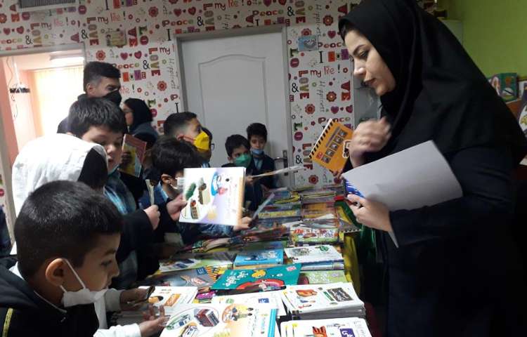 بزرگداشت هفته کتاب و کتابخوانی دبستان علوی 3