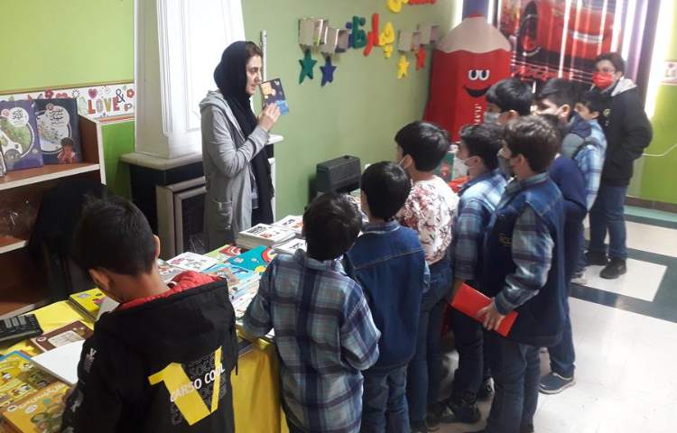 بزرگداشت هفته کتاب و کتابخوانی دبستان علوی 6