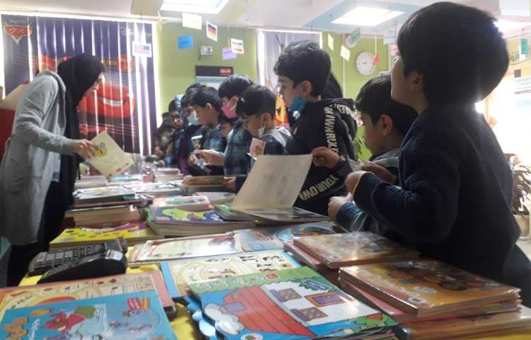 بزرگداشت هفته کتاب و کتابخوانی دبستان علوی 7