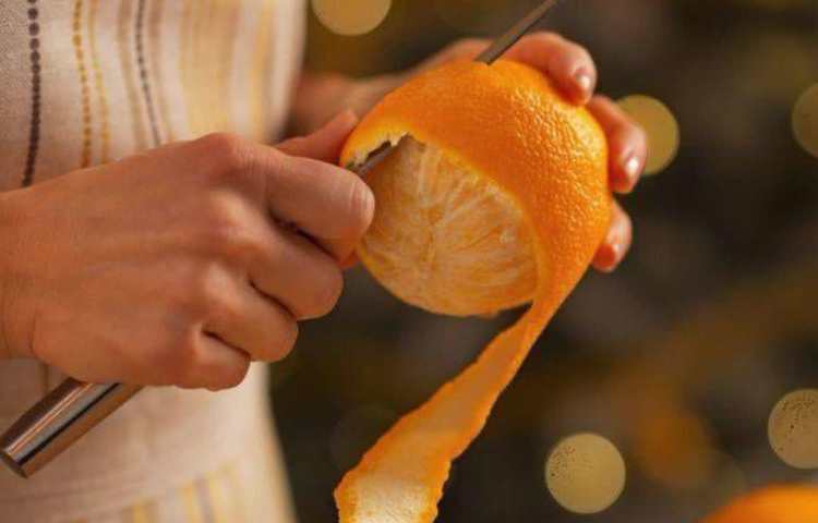 بهداشت میوه‌ها را پس از پوست کندن بلافاصله مصرف کنید !
