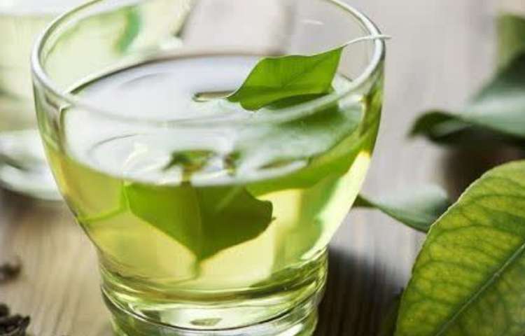 بهداشت: نوشیدن چای سبز و تاثیرات آن در این سه زمان