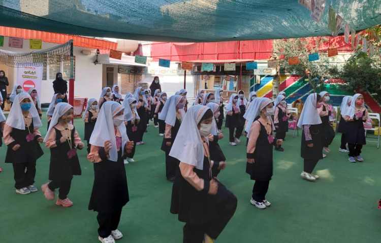 به استحضار درآمدن پرچم و نواختن زنگ مدرسه 6