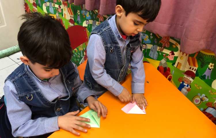 به جهت تفهیم نشانه (ق) اوریگامی قایق درست شد 2