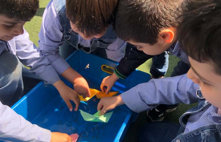 به جهت تفهیم نشانه (ق) اوریگامی قایق درست شد