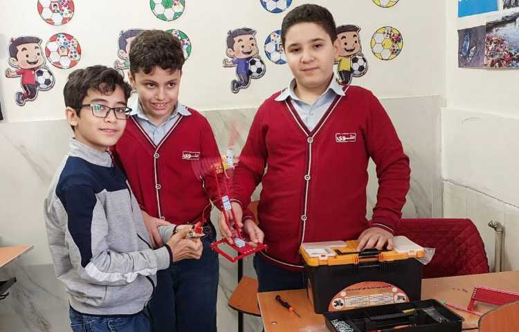 به حرکت درآوردن آسیاب توسط بُرد دونور مستقیم و باتری و شروع ساخت شاسی ماشین 4