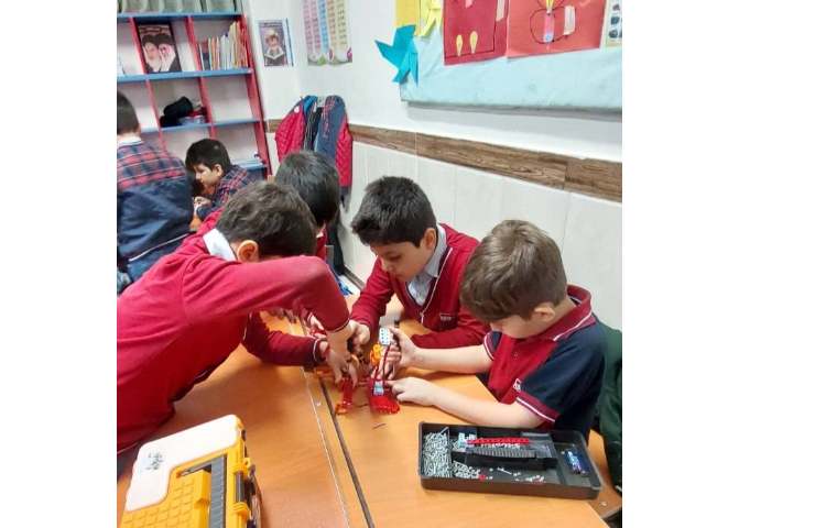 به حرکت درآوردن آسیاب توسط بُرد و باتری و شروع ساخت شاسی ماشین 4