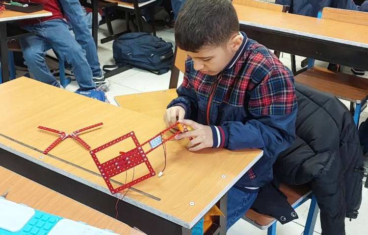 به حرکت درآوردن آسیاب توسط بُرد و باتری و شروع ساخت شاسی ماشین 5