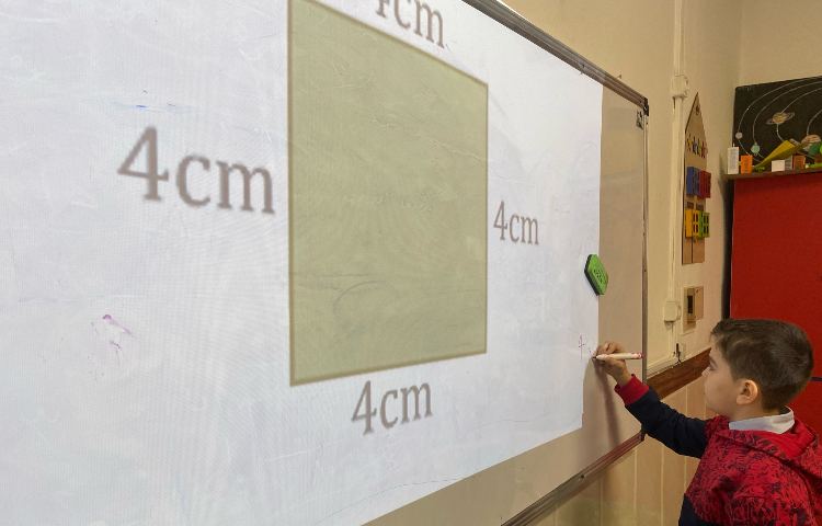 به دست آوردن محیط مربع-زنگ Math