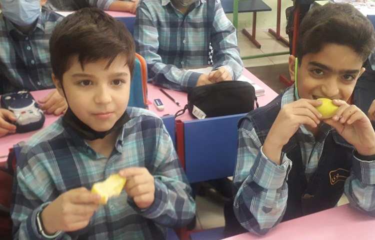 به وقت میان وعده در دبستان علوی 4