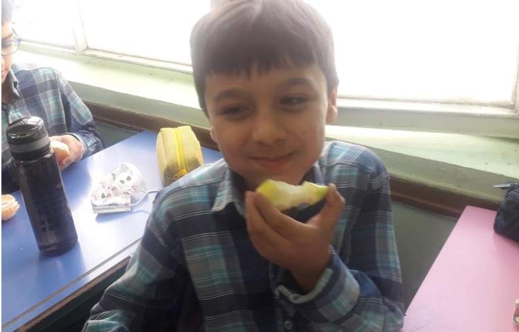 به وقت میان وعده در دبستان علوی 5