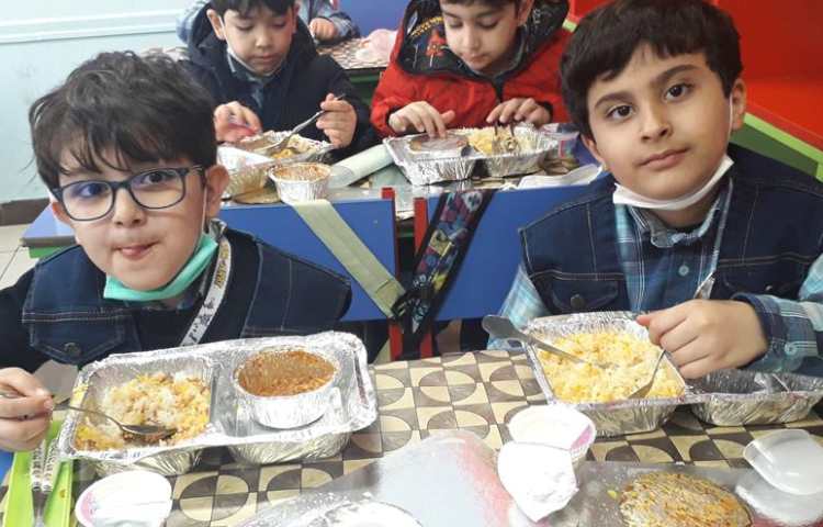 به وقت ناهار دانش آموزان پایه پیش و اول دبستان 5