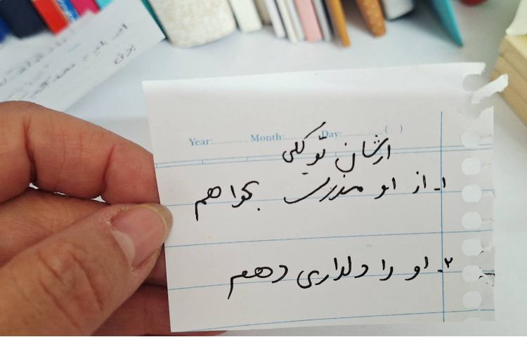 بچه ها داستان گوش کردن و پیشنهاد رفتاری و نتیجه ی داستان رو نوشتن 1