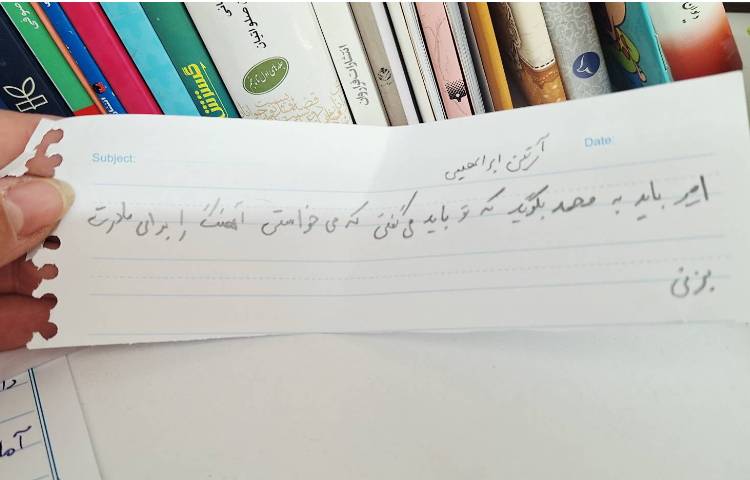 بچه ها داستان گوش کردن و پیشنهاد رفتاری و نتیجه ی داستان رو نوشتن 2