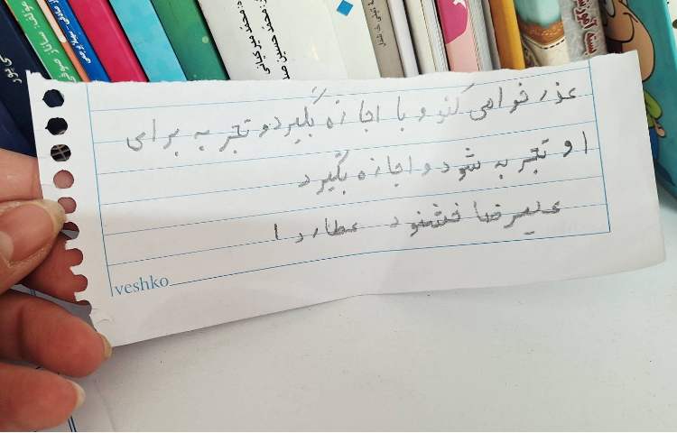 بچه ها داستان گوش کردن و پیشنهاد رفتاری و نتیجه ی داستان رو نوشتن 3