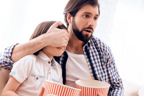 2- آموزش و نوع برخورد باید متناسب با سن بچه‌ها باشد.