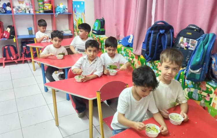 تابستانه(درست کردن آبدوغ و خیار)