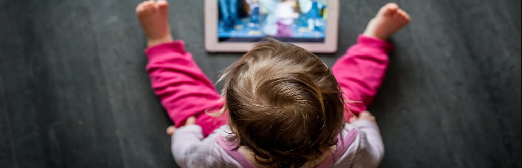 تاثیرات منفی استفاده از تکنولوژی بر روی رشد ذهنی و جسمی کودکان