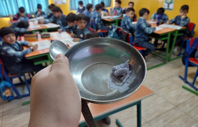 :تاثیر آب بر روی موادی مثل شکر، گچ، بیسکویت و کاغذ مربوط به درس 13 علوم 1