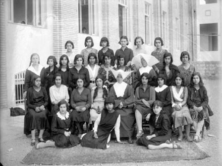 اولین دخترانی که در ایران به مدرسه متوسطه رفتند؛