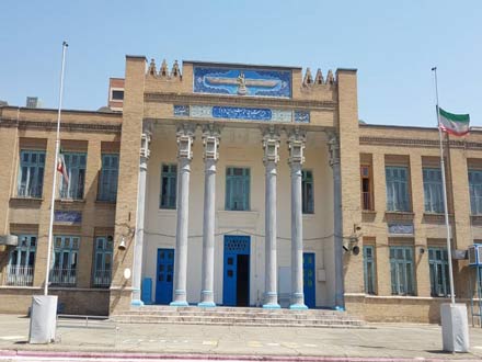 دبیرستان انوشیروان، دبیرستان تاریخی دخترانه