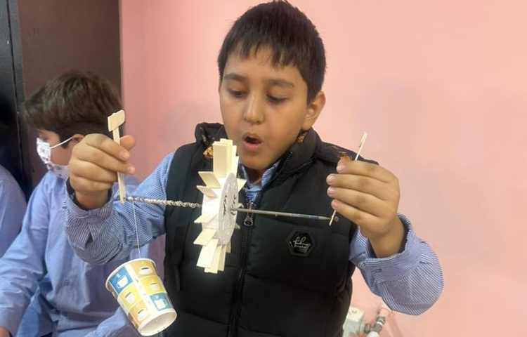 تبدیل انرژی آب و باد به انرژی حرکتی 4