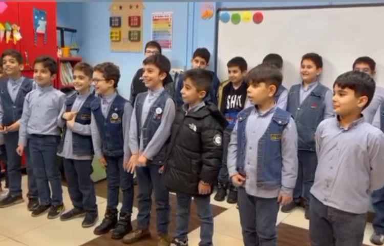 تبریک روز مادر دانش آموزان پایه سوم 1