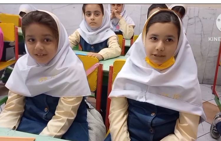 تبریک روز مادر دانش اموزان عزیز پایه سوم دبستان دخترانه پرتوعلوی