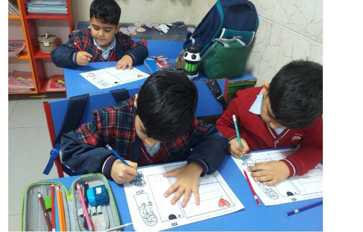 تبریک روز مادر و درست کردن کاردستی کلاس پیش 2 4