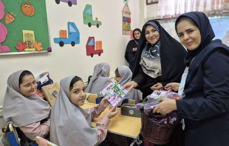 تبریک سال تحصیلی جدید توسط مدیریت و معاون آموزشی 10