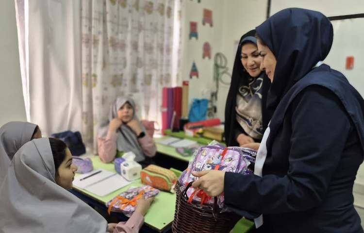 تبریک سال تحصیلی جدید توسط مدیریت و معاون آموزشی 12