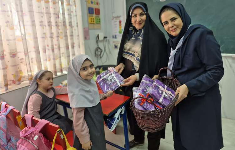 تبریک سال تحصیلی جدید توسط مدیریت و معاون آموزشی 3