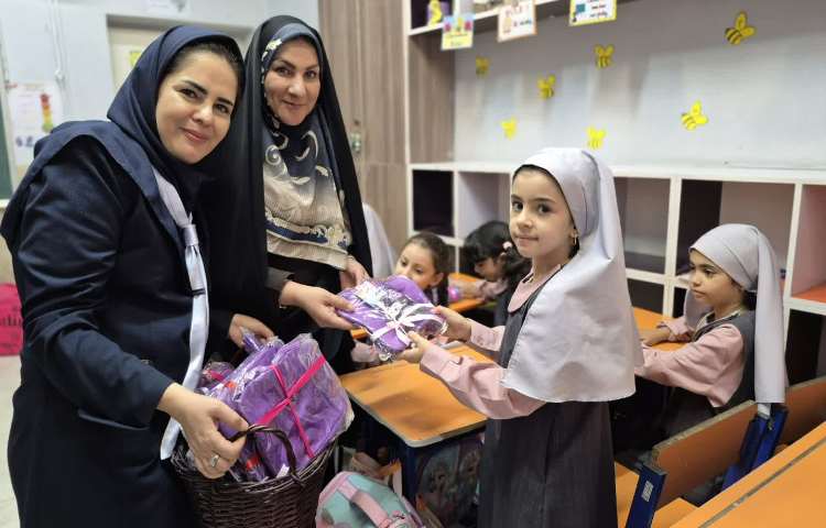 تبریک سال تحصیلی جدید توسط مدیریت و معاون آموزشی 5