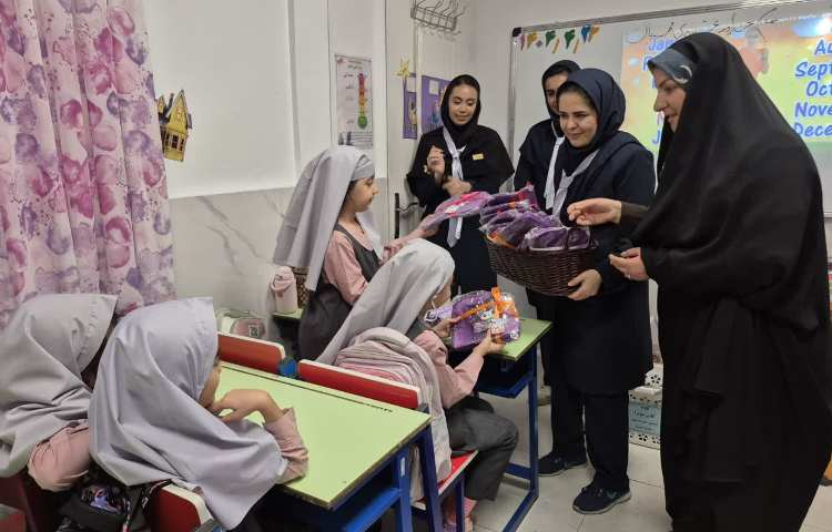 تبریک سال تحصیلی جدید توسط مدیریت و معاون آموزشی 8