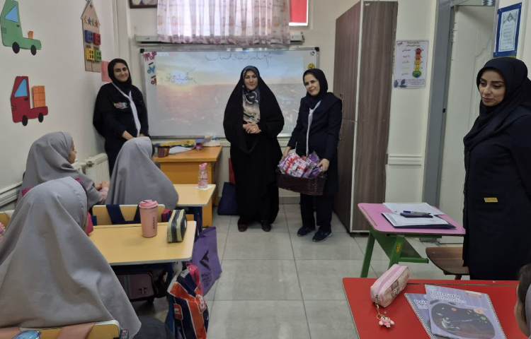 تبریک سال تحصیلی جدید توسط مدیریت و معاون آموزشی 9