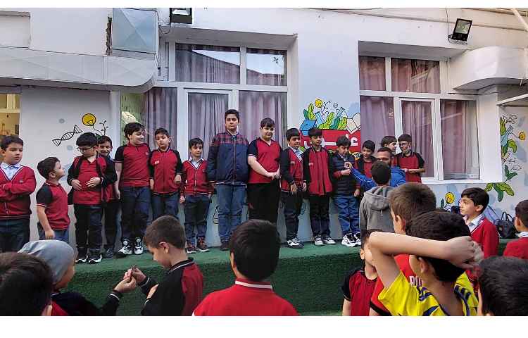 تبلیغات انتخاباتی دانش آموزان در صبحگاه 1