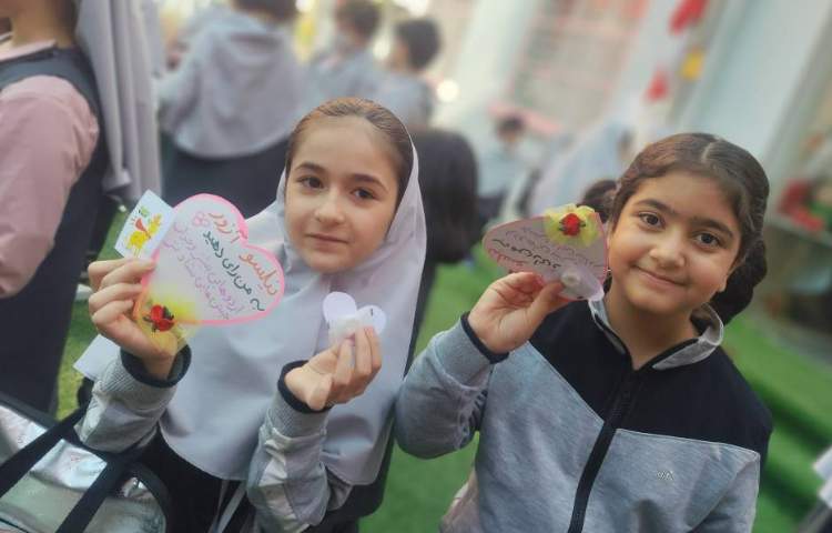 تبلیغات کاندیدای شورای دانش آموزی و چهار خانه 11