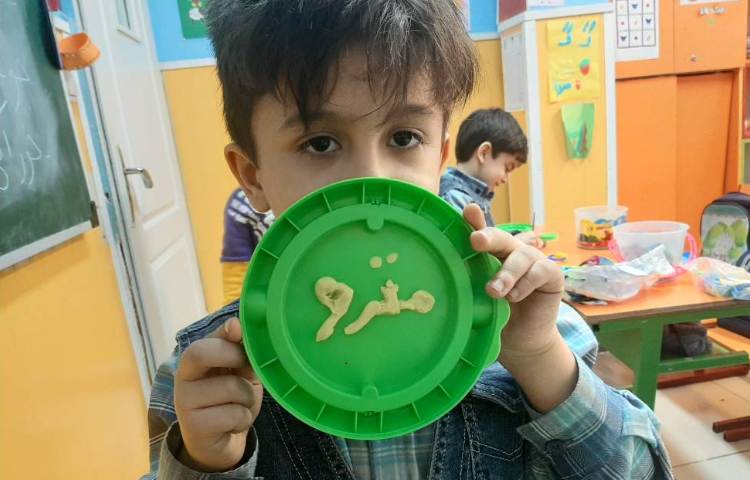 :تثبیت و استثنا با خمیر بازی، کلاس توت فرنگی 2