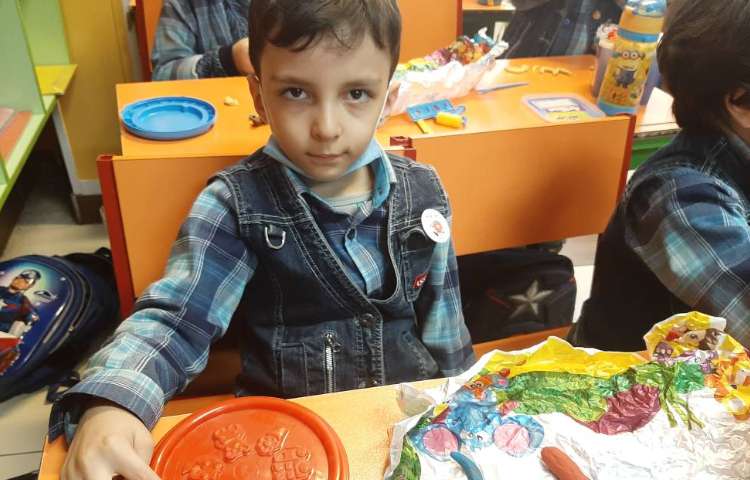 :تثبیت و استثنا با خمیر بازی، کلاس توت فرنگی 3