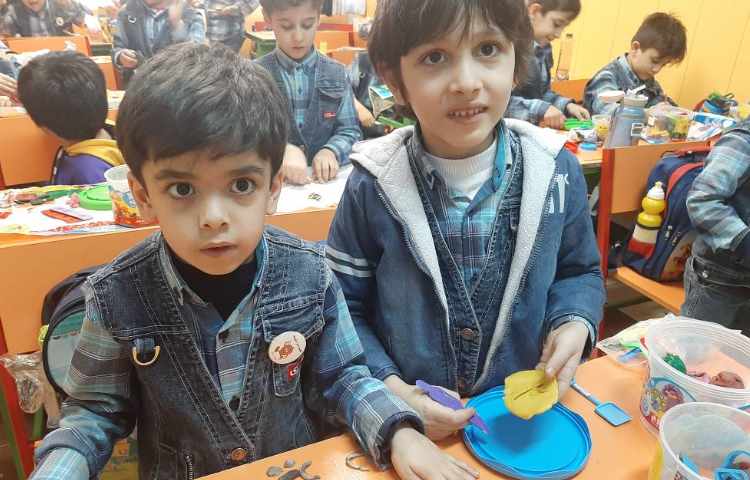 :تثبیت و استثنا با خمیر بازی، کلاس توت فرنگی 4