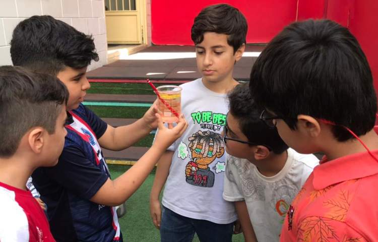 تجزیه نور به کمک منشور