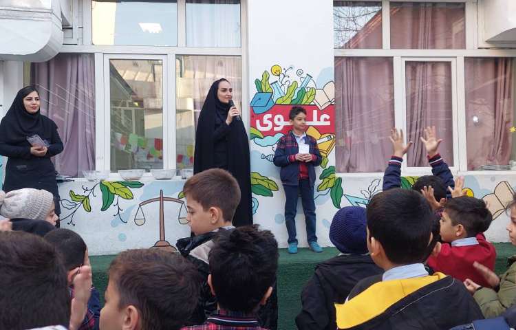 تجلیل از برگزیدگان مسابقات تئاتر. نقالی. مشاعره و قصه گویی درون مدرسه ای 4